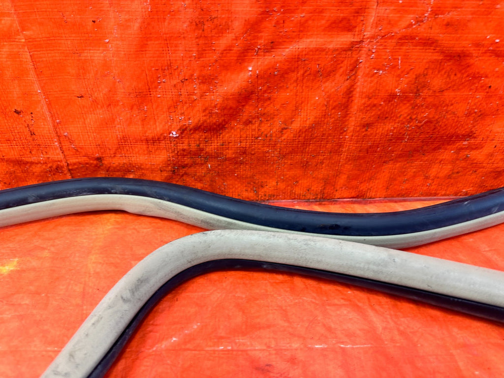 04 08 ACURA TSX   RIGHT FRONT DOOR TO CHASSIS WEATHER STRIP OPEN TRIM OEM #3046