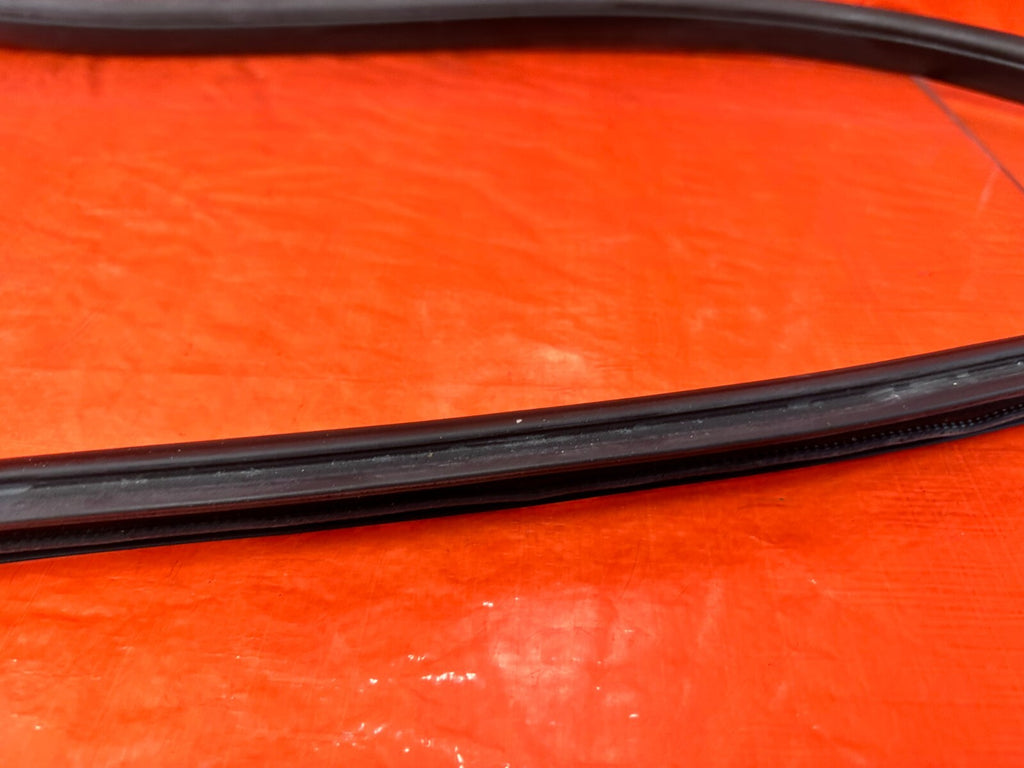 04 08 ACURA TSX   LEFT REAR   DOOR TO CHASSIS WEATHER STRIP OPEN TRIM OEM #2756