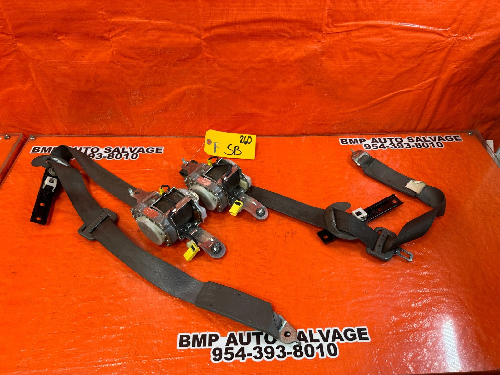06 08 HONDA CIVIC SEDAN   LEFT & RIGHT FRONT SEAT BELTS   GRAY COLOR   OEM #2608