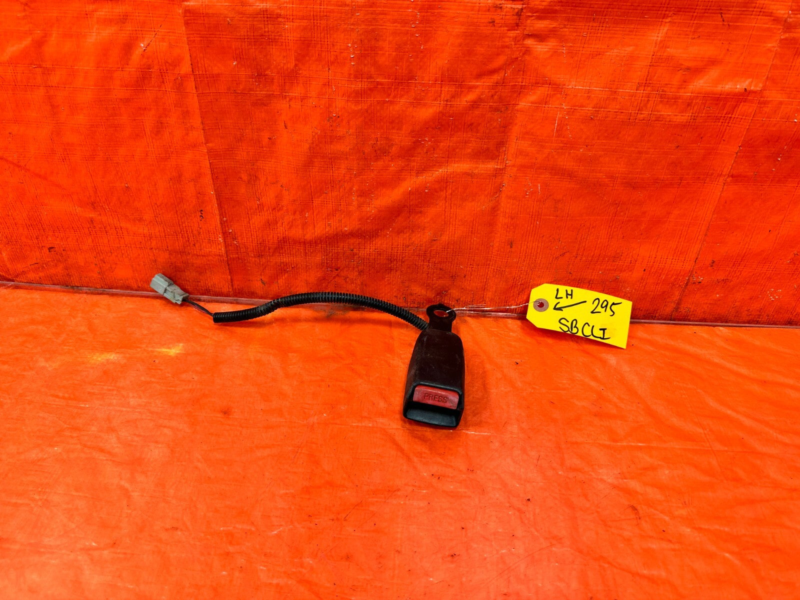 93 97 HONDA DEL SOL   SEAT BELT BUCKLE CLIP   DRIVER LEFT FRONT   OEM #2950
