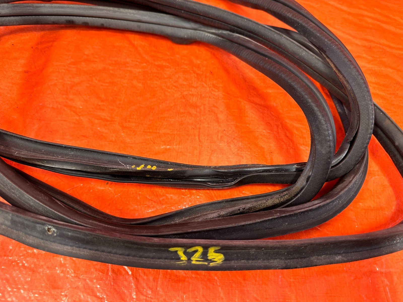 90 91 HONDA CIVIC HATCHBACK   LEFT & RIGHT  QUARTER GLASS WEATHER STRIP OEM 3254