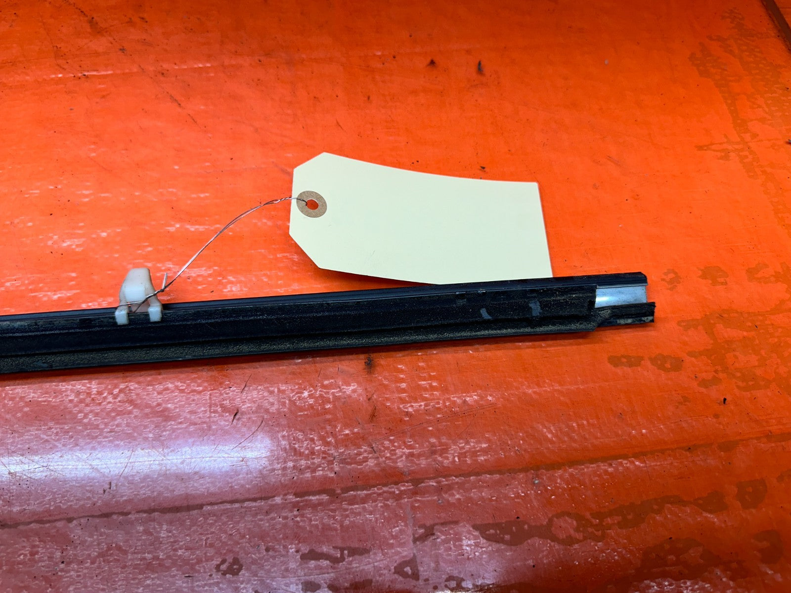 94 01 ACURA INTEGRA 2D RIGHT PASSENGER DOOR WINDOW GLASS TRIM OEM #3319