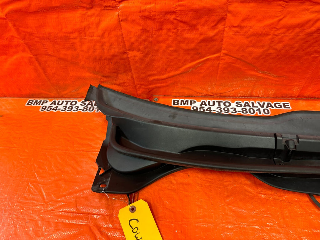 04 05 ACURA TSX   WINDSHIELD WIPER COWL TRIM PLASTIC   OEM FACTORY #2559