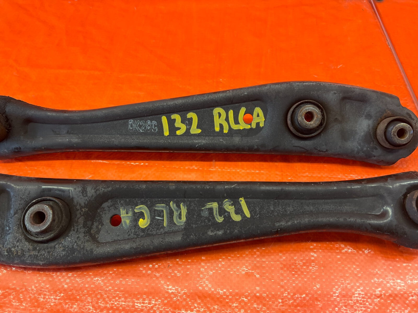 96 00 HONDA CIVIC   REAR LOWER CONTROL ARM SET   LEFT & RIGHT LOWER ARMS OEM 1325