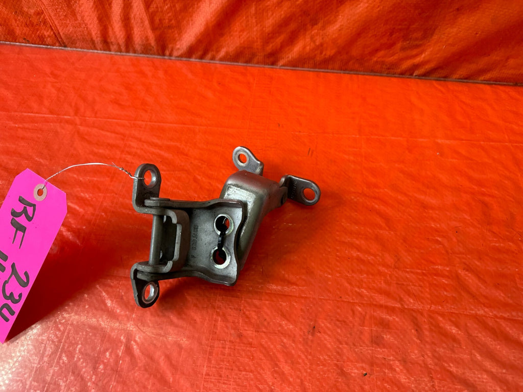 04 08 ACURA TL   PASSENGER RIGHT FRONT DOOR HINGE SET UPPER LOWER   OEM #2341