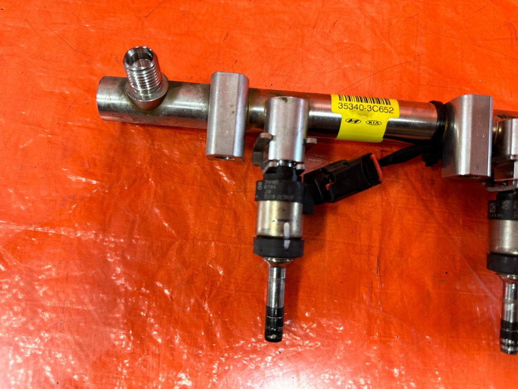 13 16 HYUNDAI GENESIS COUPE 3.8L   G6DJ   LEFT & RIGHT FUEL RAIL FUEL INJECTORS13