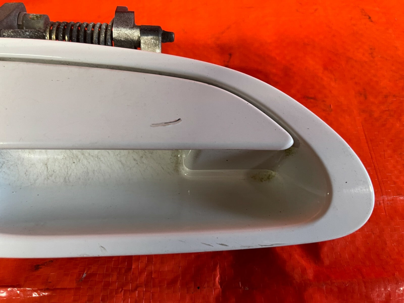 98 02 HONDA ACCORD   2D COUPE ONLY   PASSENGER RIGHT DOOR HANDLE   TAFFETA WHITE1