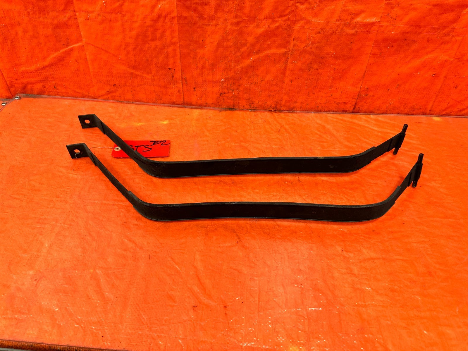 10 16 HYUNDAI GENESIS COUPE GASOLINE GAS FUEL TANK STRAP SET STRAPS SUPPORTS 3029