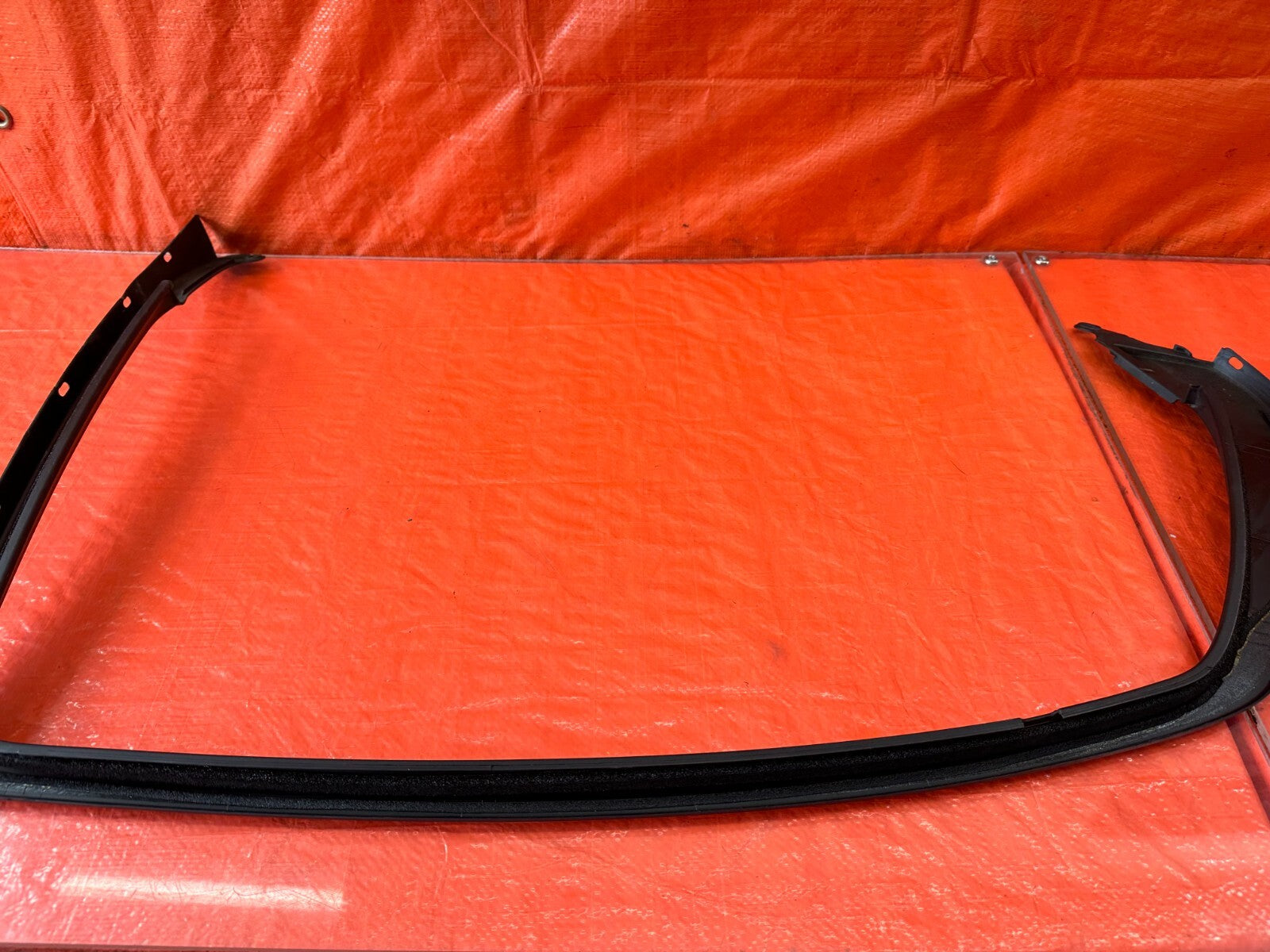 04 08 ACURA TL   PASSENGER RIGHT REAR   INTERIOR UPPER GLASS DOOR TRIM OEM 2348