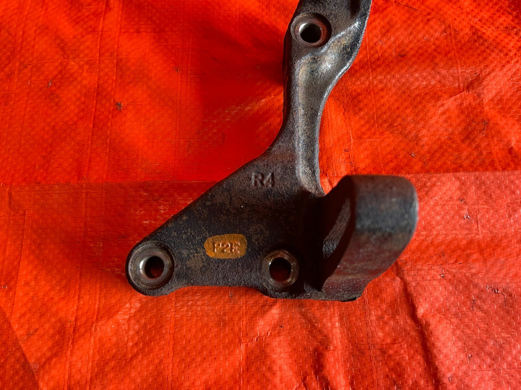 96 00 HONDA CIVIC   EX DX LX CX HX GX   POWER STEERING PUMP MOUNTING BRACKET OEM2