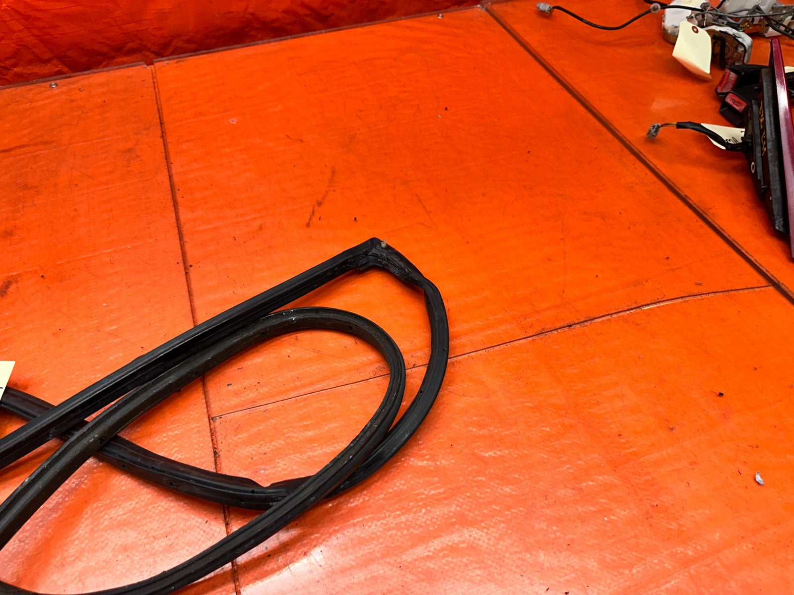 97 01 HONDA PRELUDE 2.2L DRIVER LEFT DOOR MOUNTED RUBBER WEATHER STRIP #3364