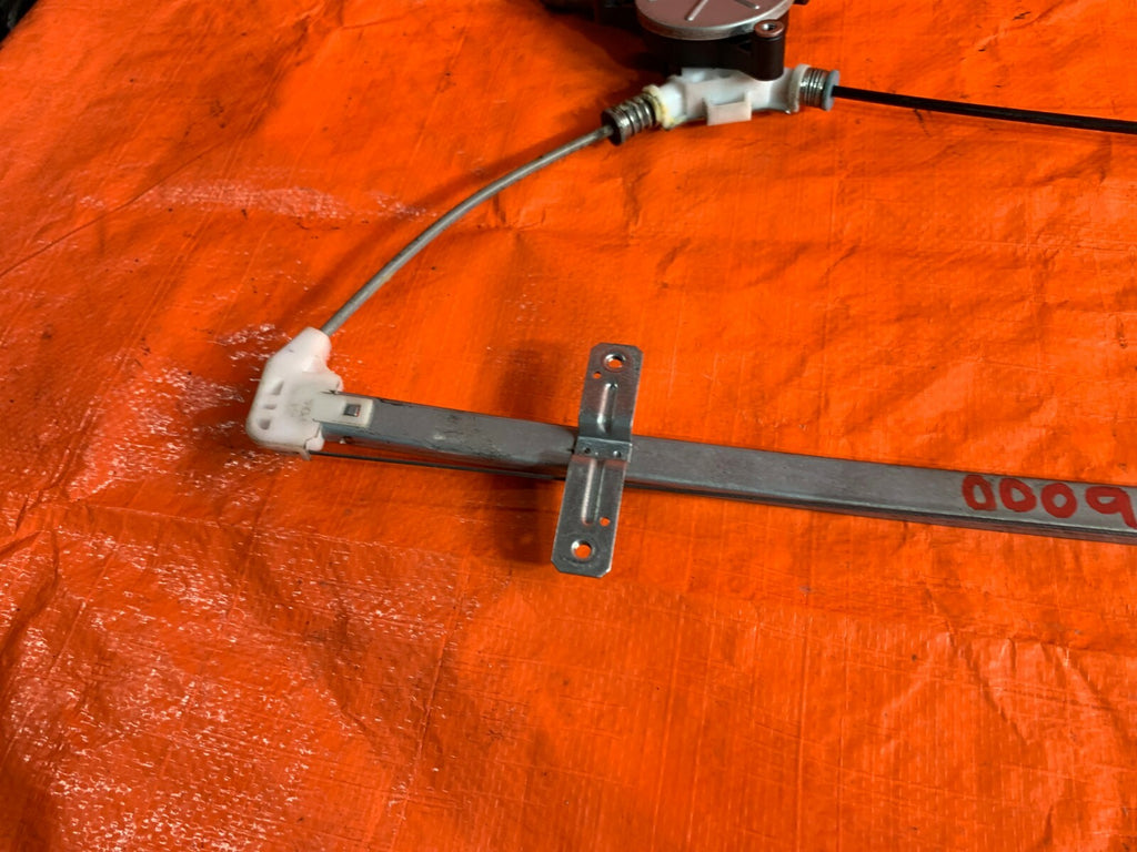 2004 04 HONDA CR V CRV 4WD   DRIVER LEFT REAR WINDOW REGULATOR AND MOTOR5
