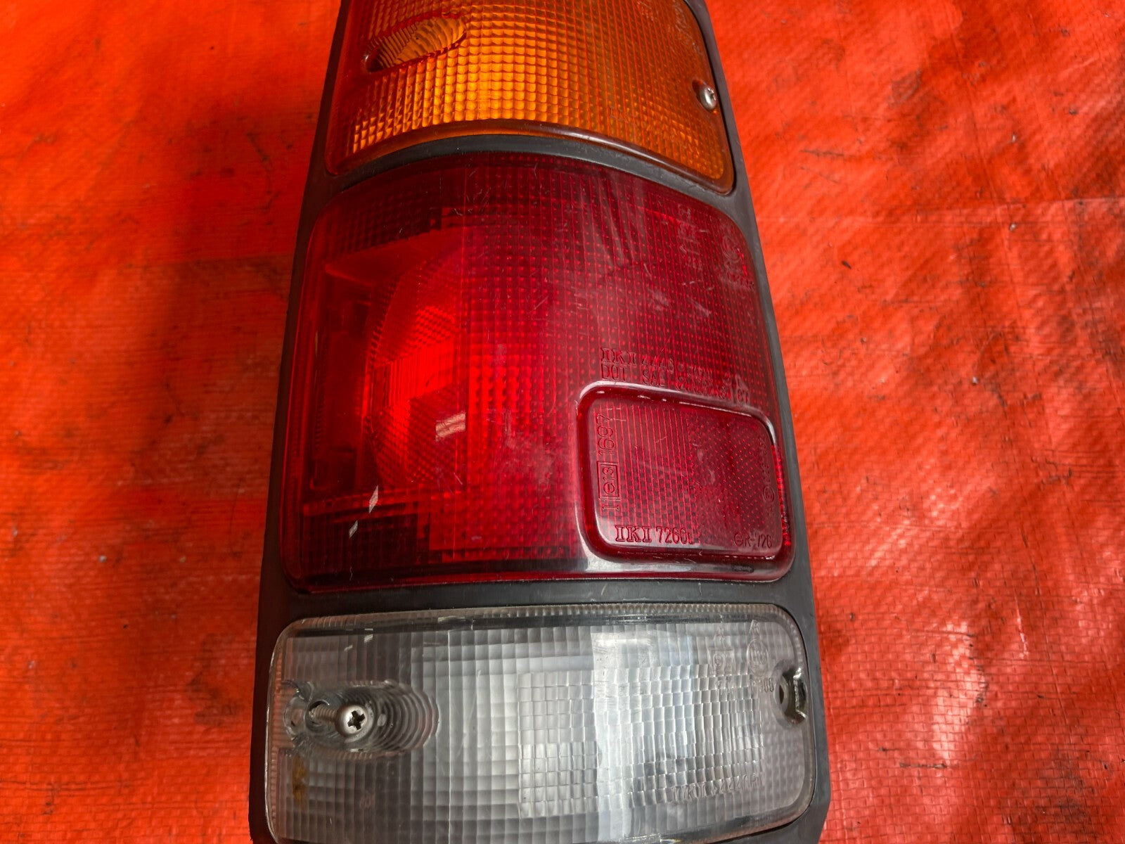 91 97 ISUZU RODEO   DRIVER LEFT   TAIL LIGHT LAMP   OEM FACTORY OE4