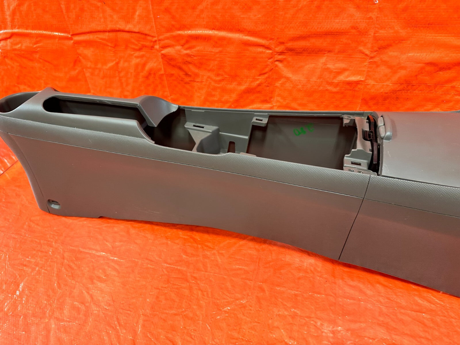 02 06 ACURA RSX   ARM REST CENTER CONSOLE ASSEMBLY   TAN IN COLOR   OEM #28014