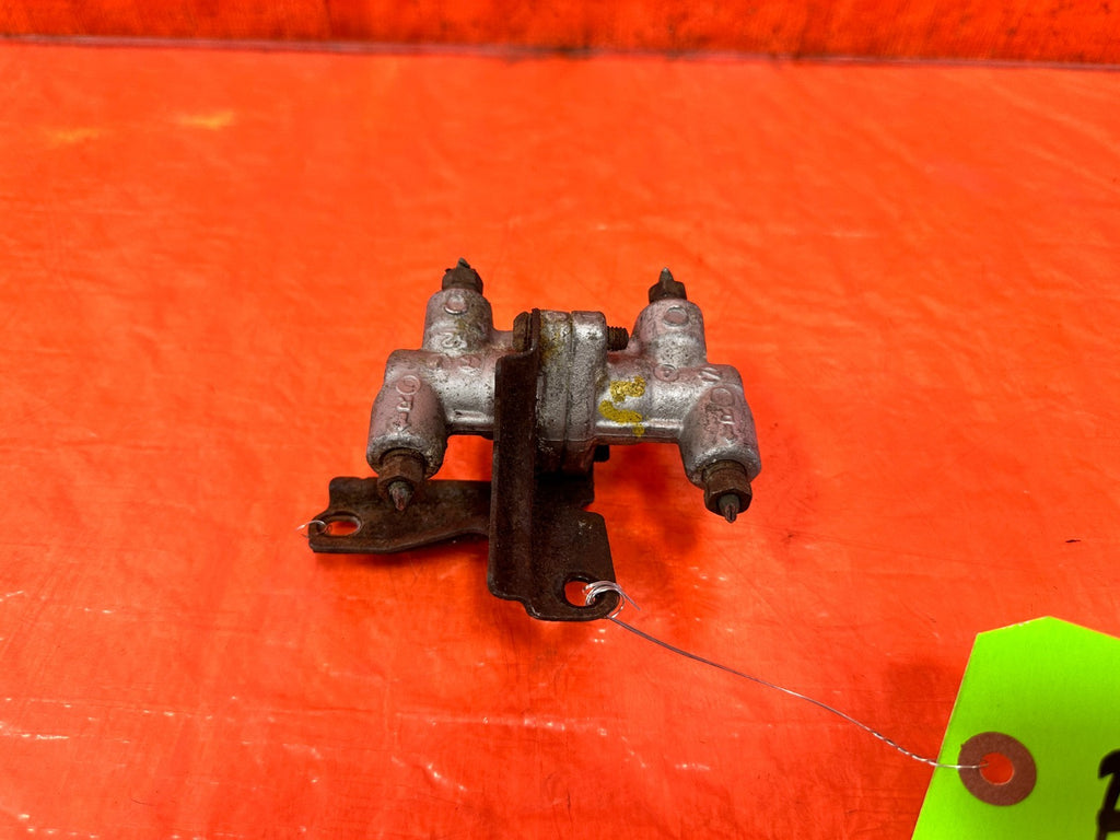 92/95 HONDA CIVIC REAR DISC BRAKE PROPORTIONING VALVE 4040 40/40 PROP VALVE 2571