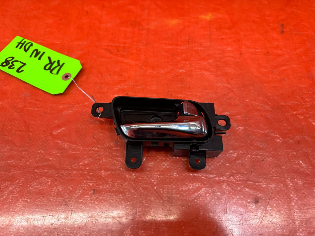 09 13 INFINITI G37 SEDAN PASSENGER RIGHT REAR INTERIOR DOOR HANDLE   OEM #2382