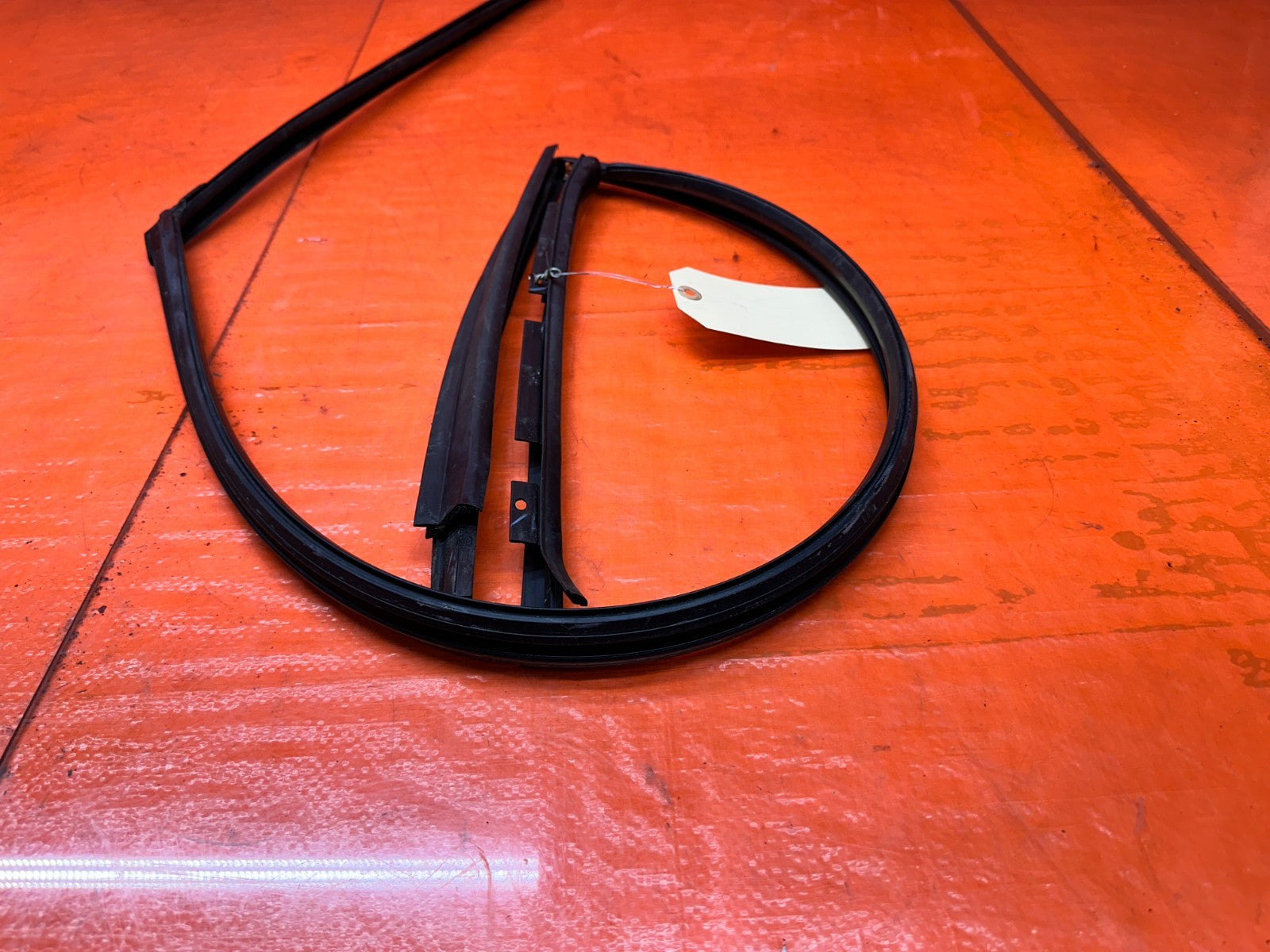 94 01 ACURA INTEGRA 2D LEFT DRIVER DOOR WINDOW RUN CHANNEL SEAL OEM #33116