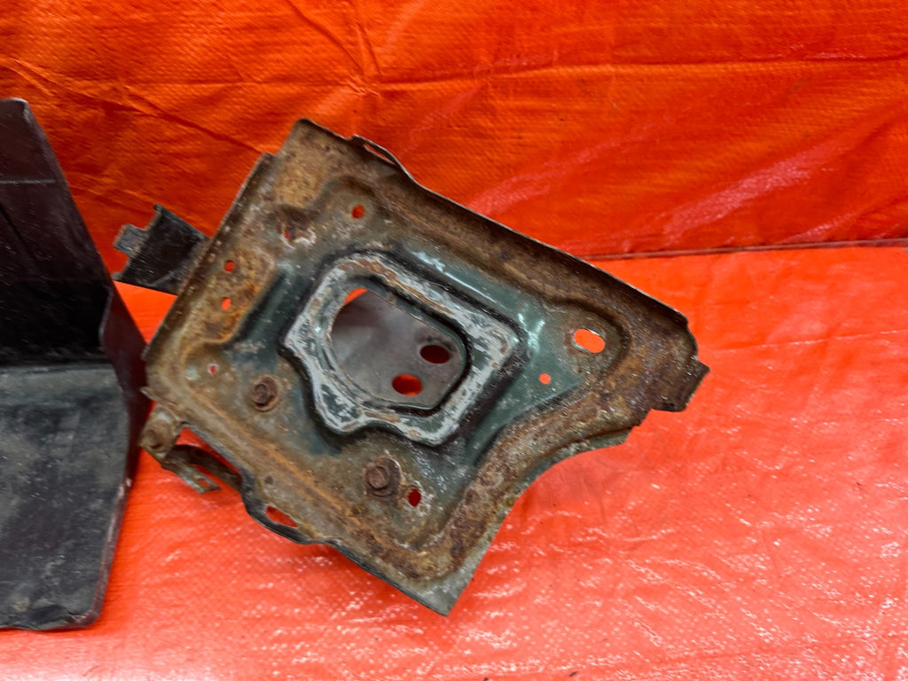 92 01 HONDA PRELUDE   BATTERY TRAY W/ MOUNTING BRACKET   OEM #2105