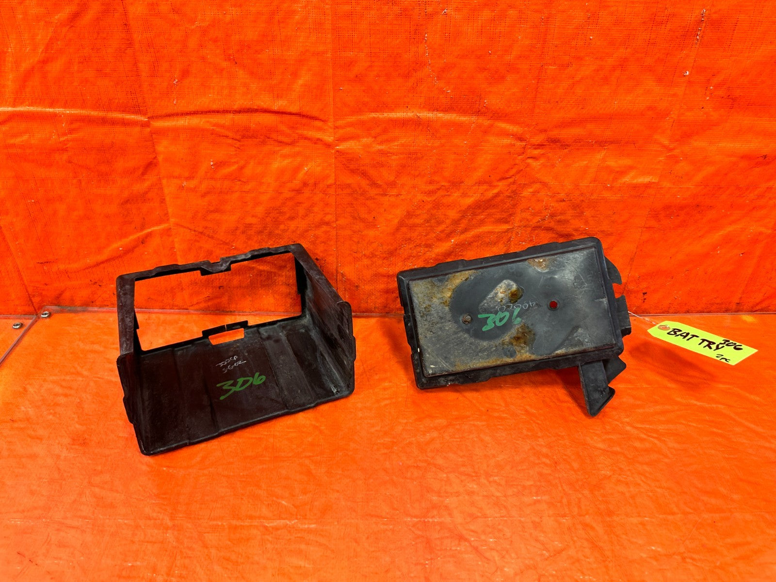 06 11 HONDA CIVIC   BATTERY TRAY SHIELD & TIE DOWN HARDWARE   OEM #3073