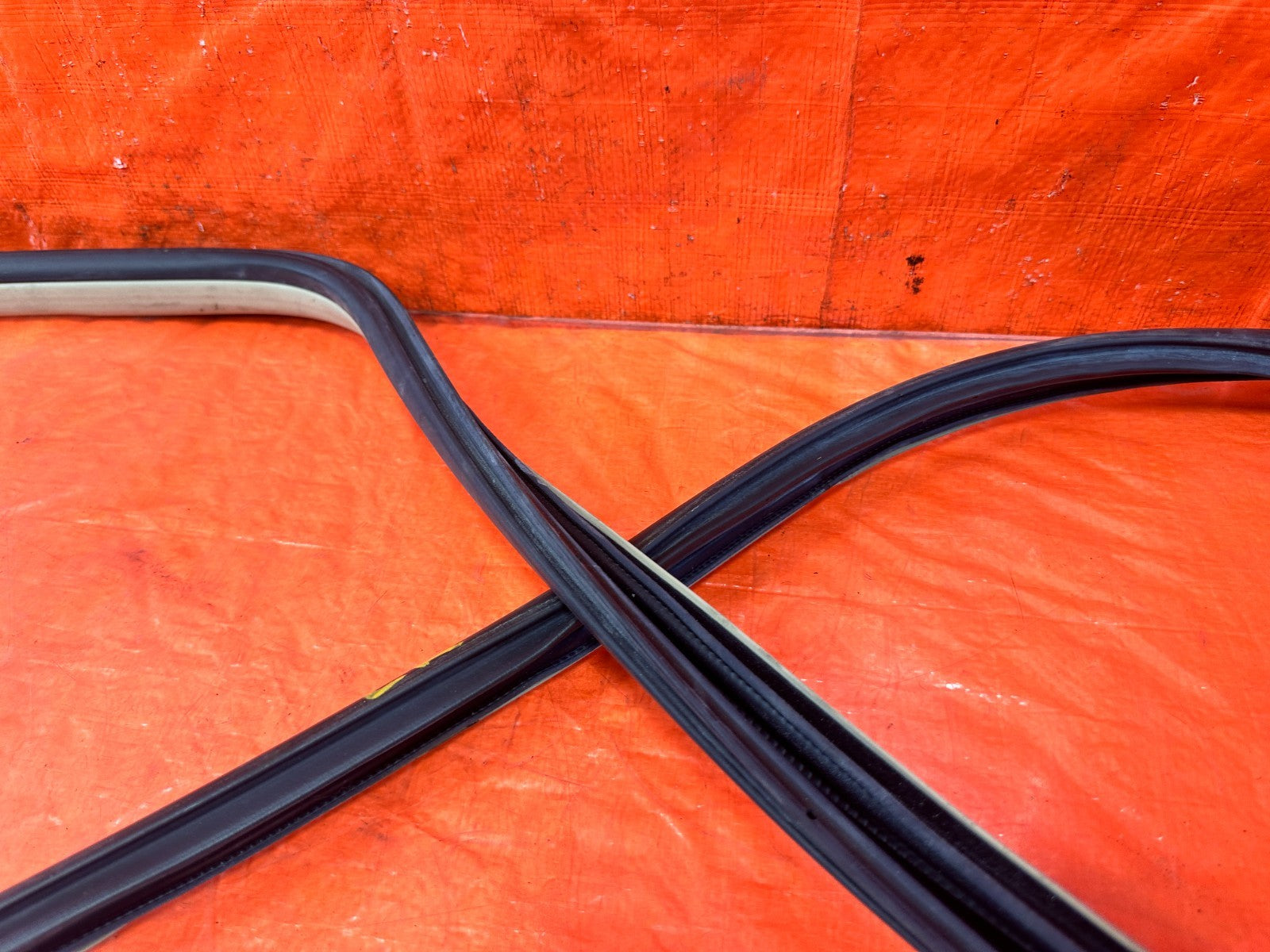 04 08 ACURA TSX   LEFT REAR   DOOR TO CHASSIS WEATHER STRIP OPEN TRIM OEM #3044