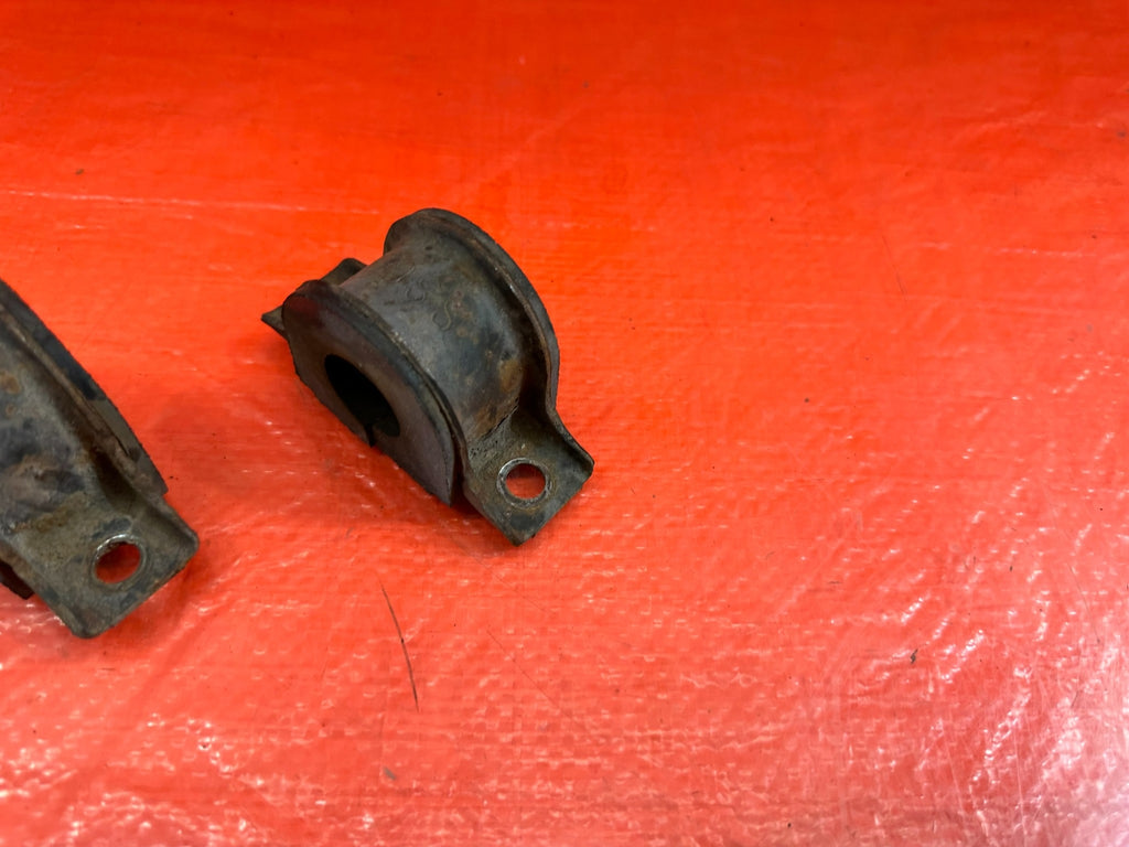 92 01 HONDA PRELUDE   LEFT & RIGHT   REAR SWAY BAR BRACKETS & BUSHINGS   OEM 2104