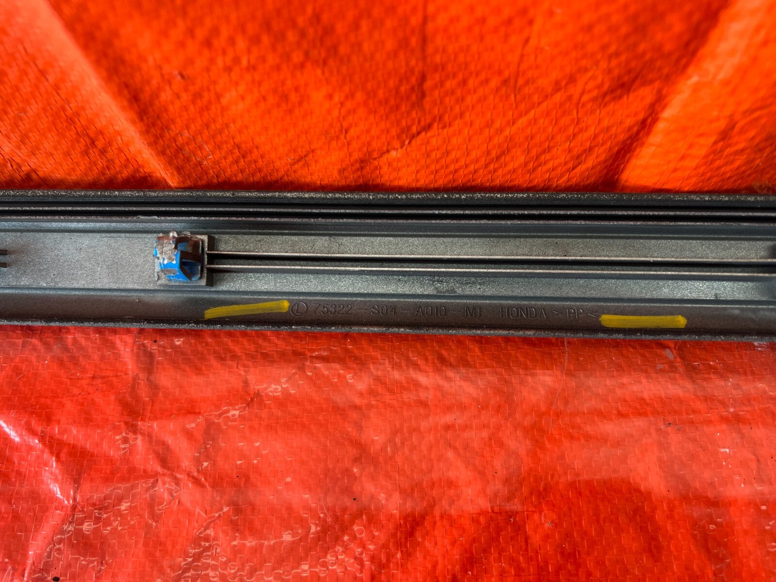 96 00 HONDA CIVIC   SEDAN   DOOR MOLDING IMPACT STRIP   LEFT FRONT SIDE OEM #12710