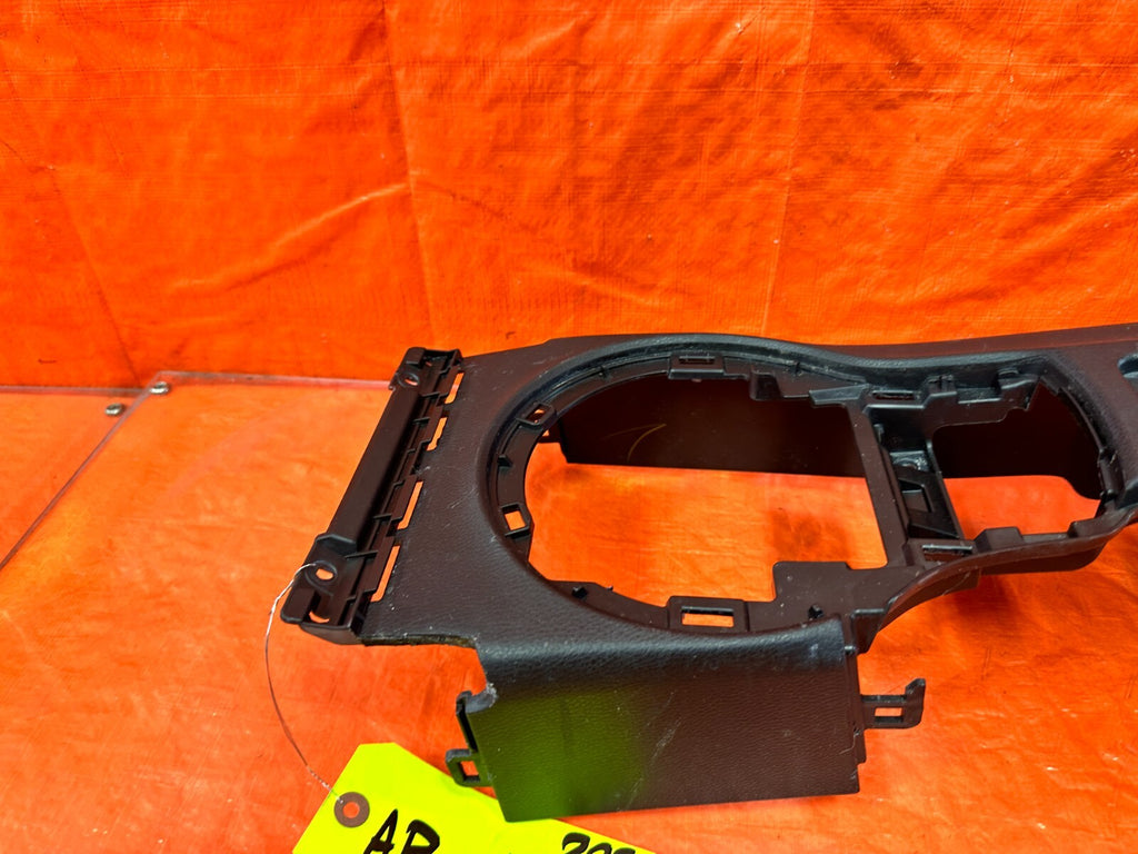 13 20 SUBARU BRZ   ARM REST / CENTER CONSOLE STORAGE COMPARTMENT   OEM #2935