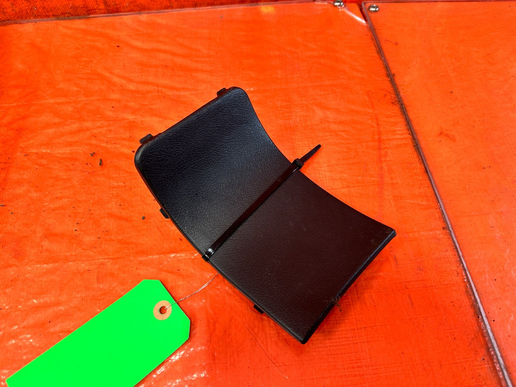 90 91 HONDA CIVIC HATCHBACK   RIGHT  TAIL LIGHT TRIM GARNISH FILLER PANEL OEM0