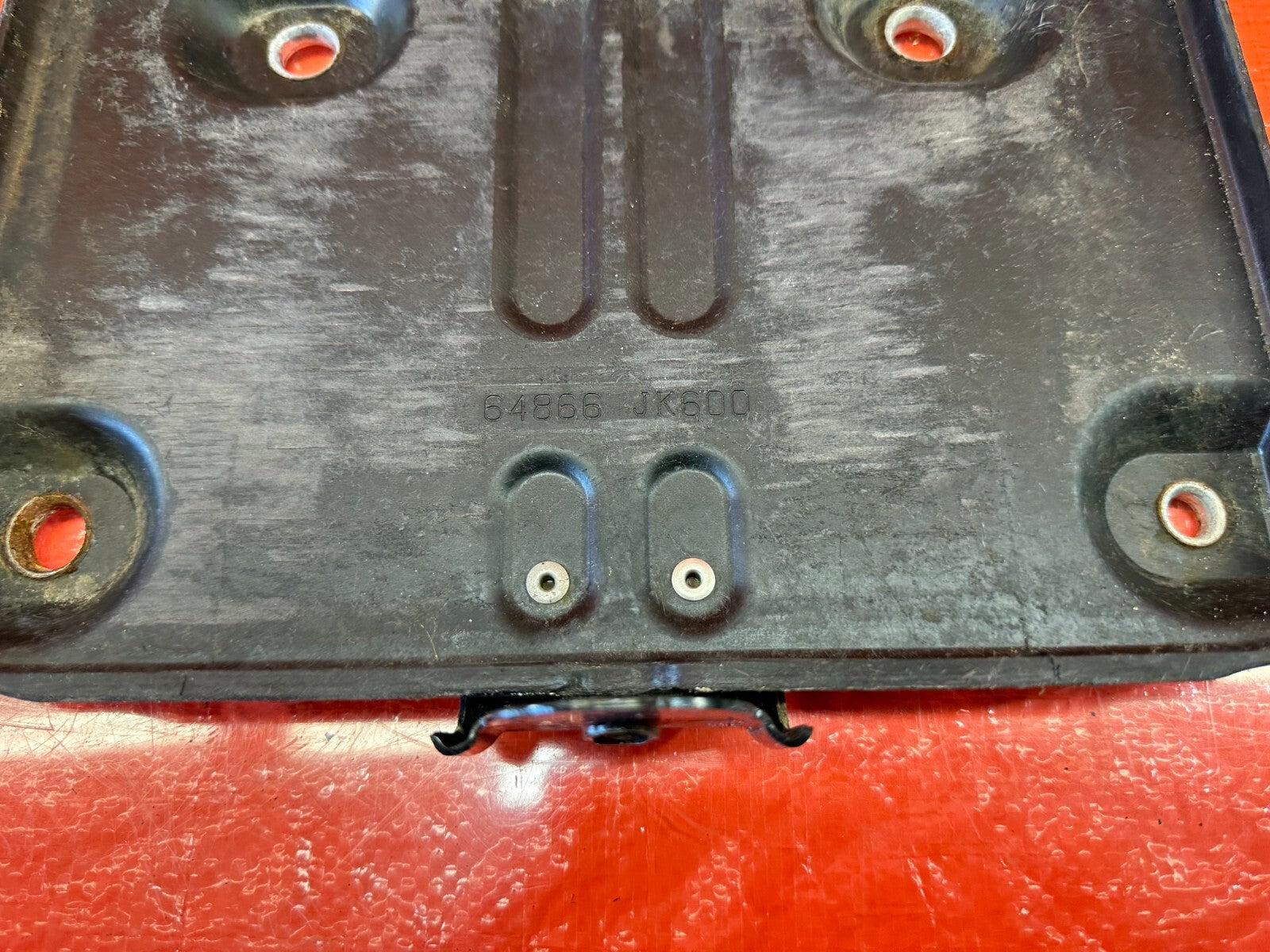 08 15 INFINITI G37 & Q60 2D BATTERY TRAY MOUNTING BRACKET W/ TIE DOWN COVER #1884