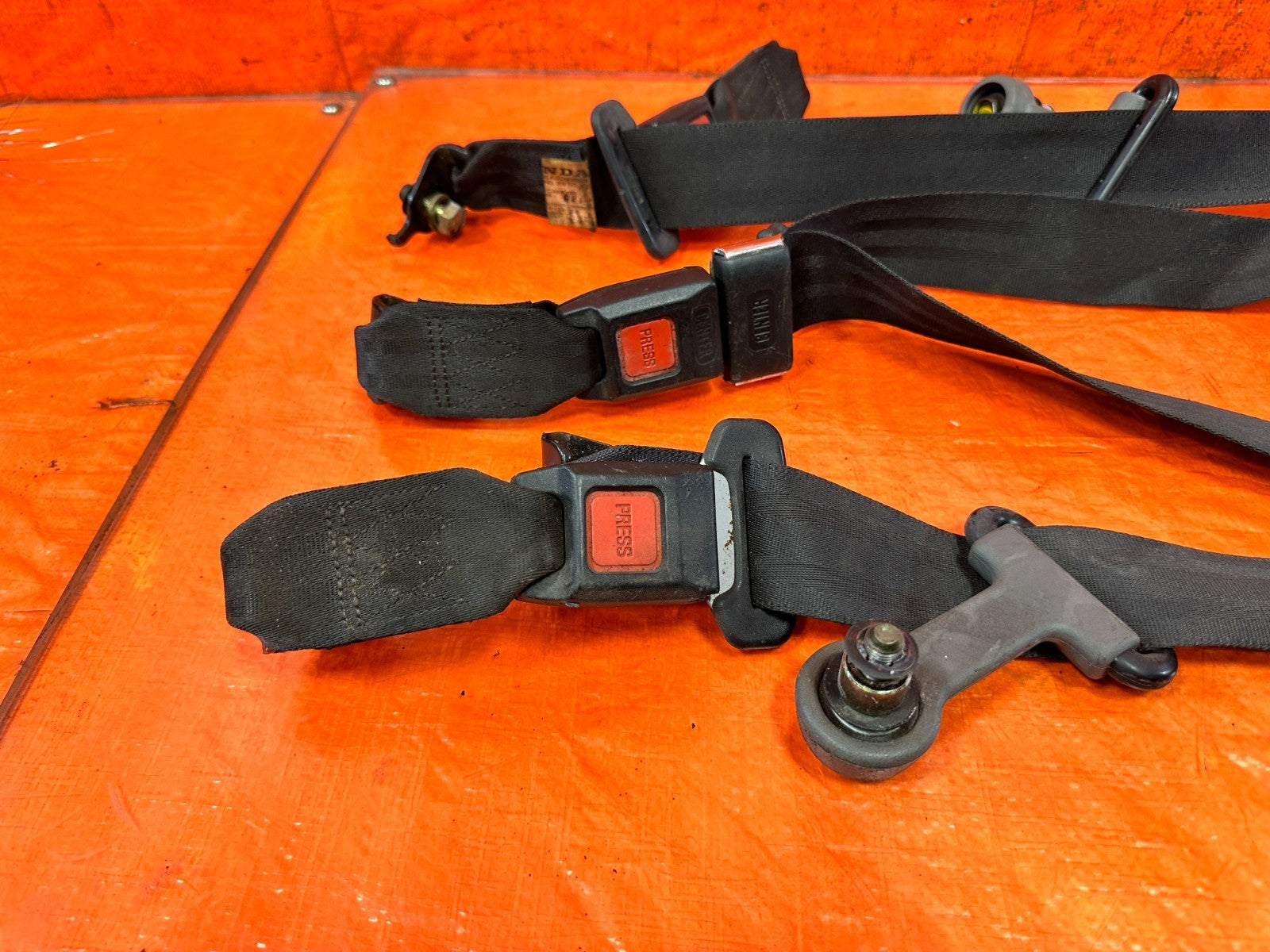 90 91 HONDA CIVIC HATCH   REAR SEAT BELT SET   LEFT & RIGHT SEAT BELTS OEM 3256