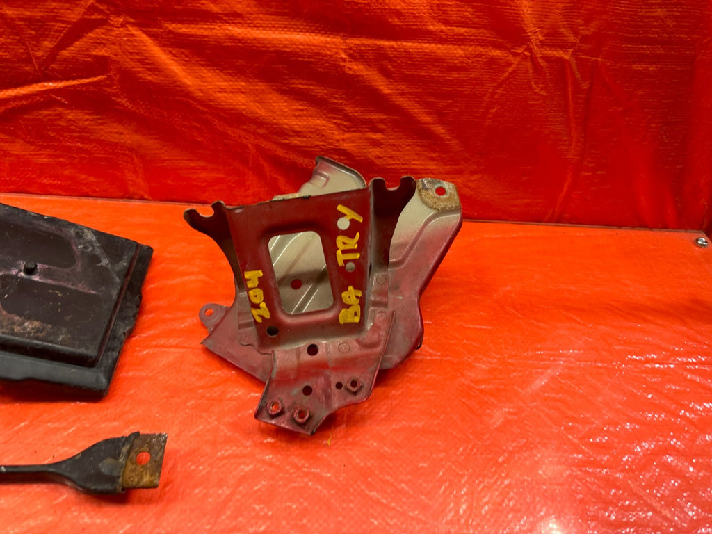 06 11 HONDA CIVIC   BATTERY TRAY AND PLASTIC COMBO   OEM OE #20414