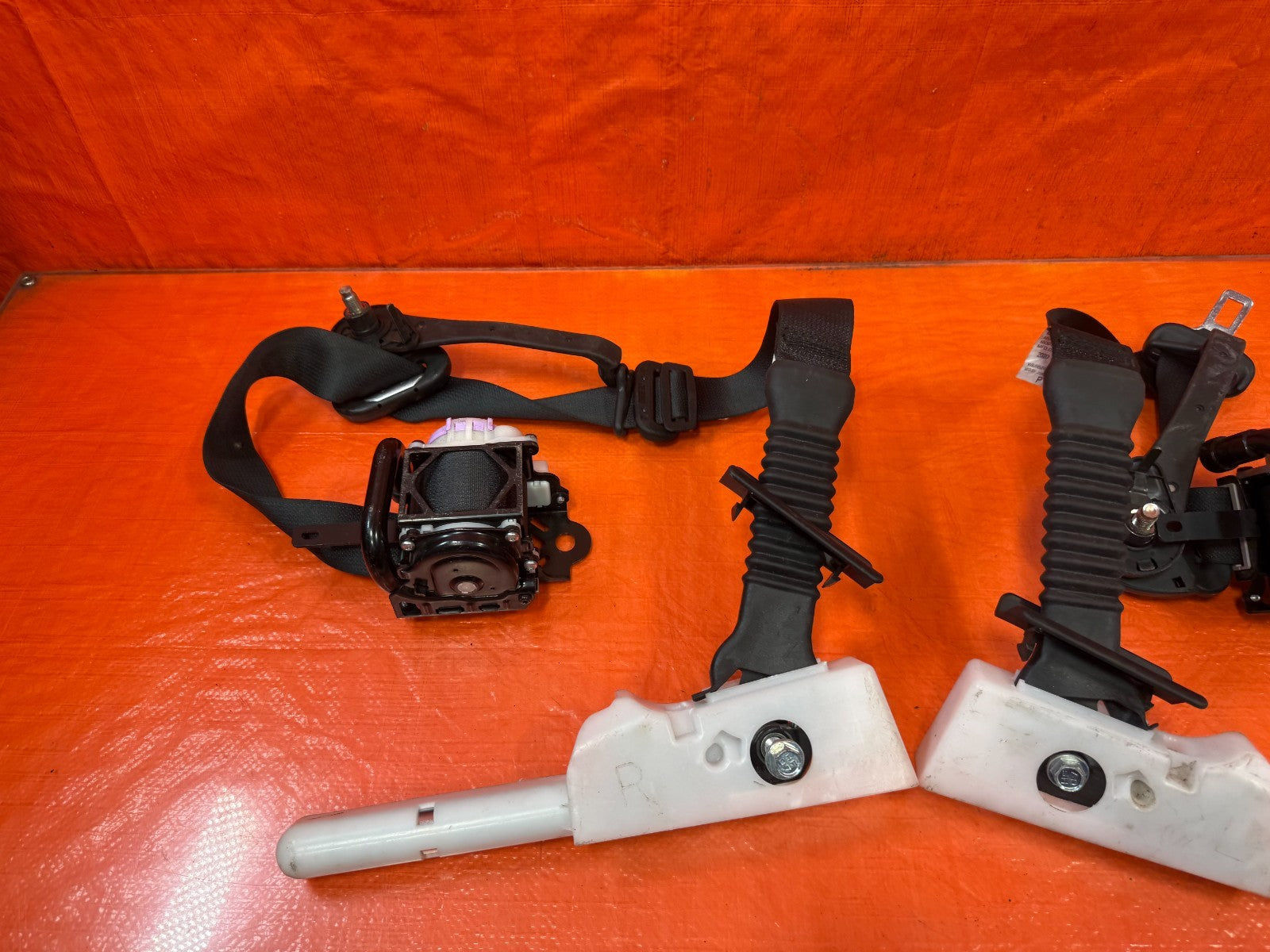 14 23 INFINITI Q50 LEFT & RIGHT FRONT SEAT BELTS SAFETY BELT BLACK OEM FACTORY .7
