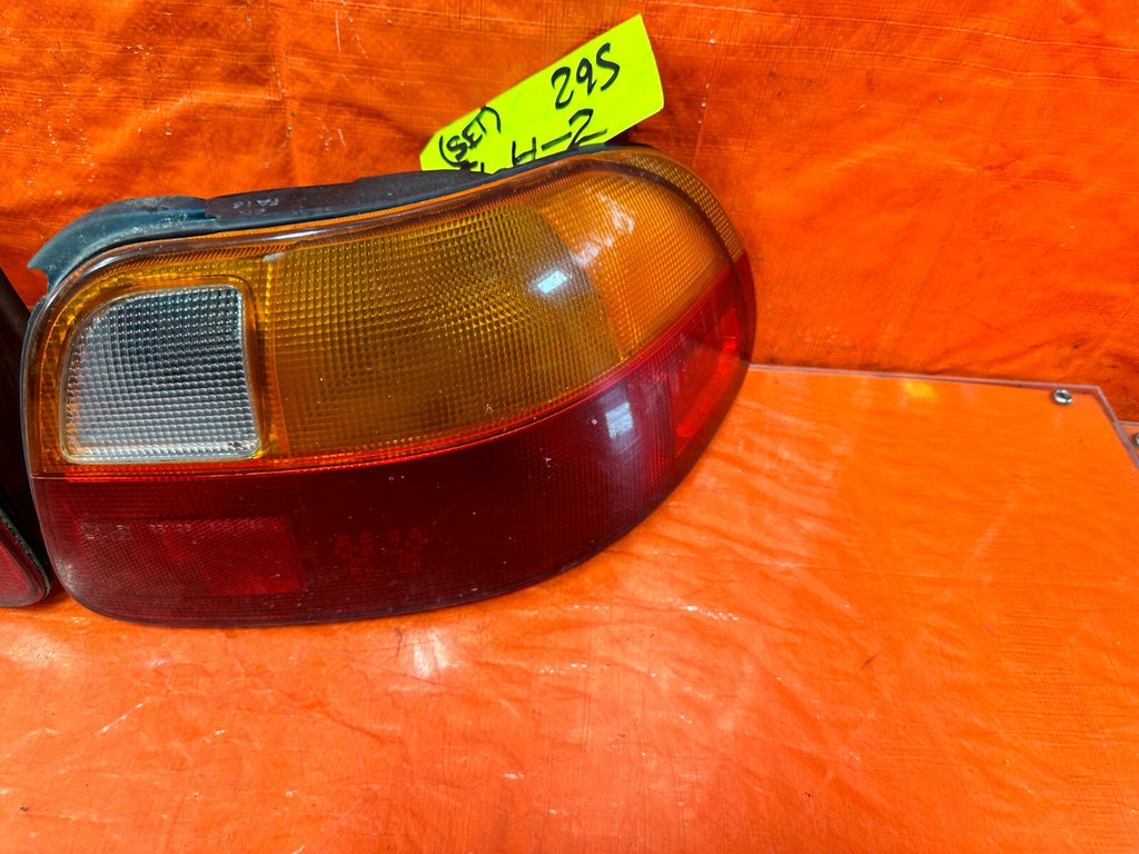 93 97 HONDA DEL SOL   FACTORY TAIL LIGHTS TAIL LAMPS LEFT & RIGHT   OEM #2952