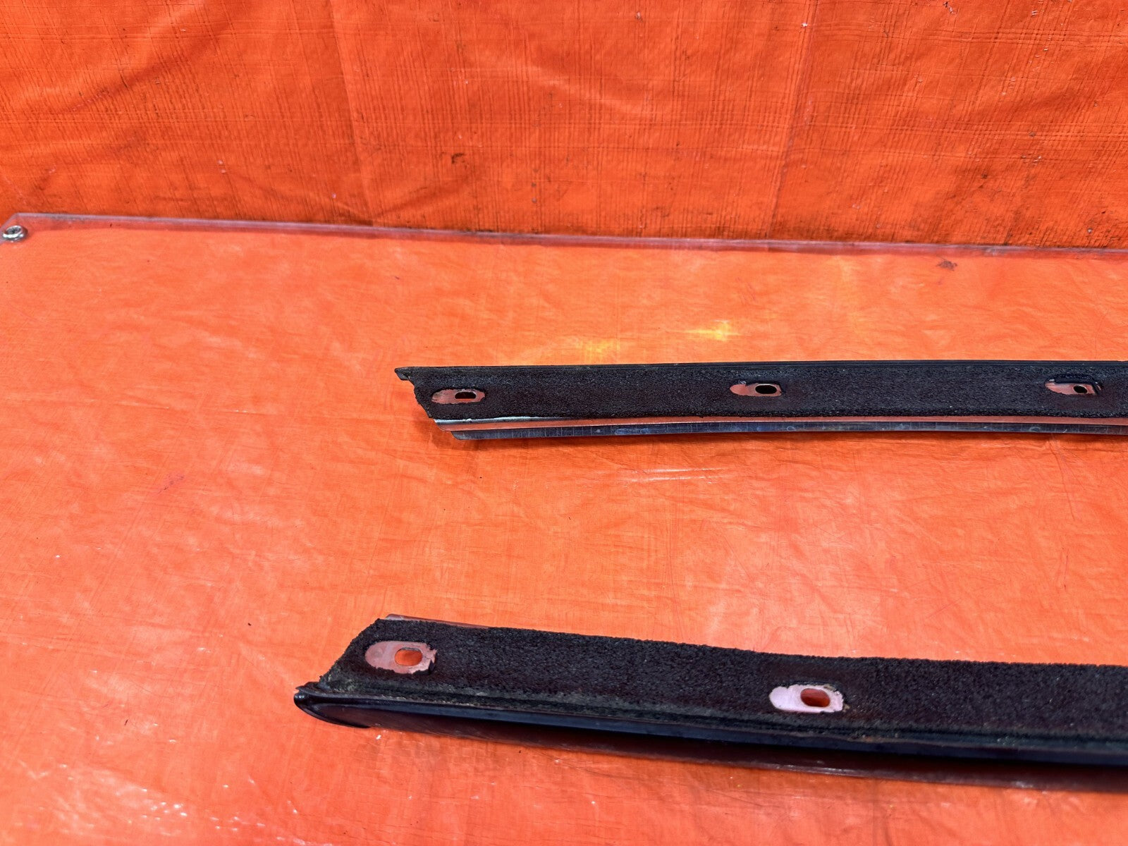 00 09 HONDA S2000   CONVERTIBLE TOP MOUNTING WINDSHIELD TRIM LEFT RIGHT OEM 2901