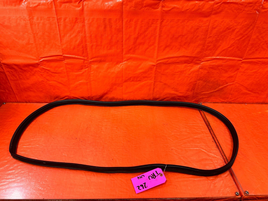 04 08 NISSAN 350Z CONVERTIBLE   REAR TRUNK WEATHER STRIP GASKET SEAL   OEM 2620