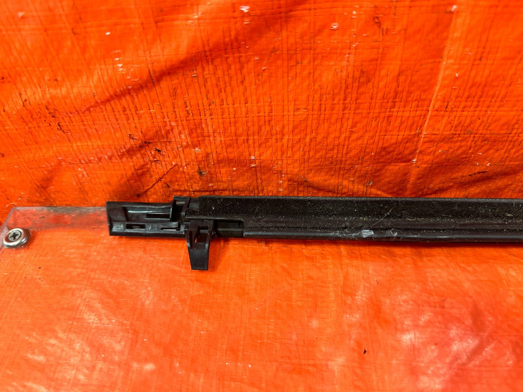 04 08 ACURA TSX   RIGHT REAR EXTERIOR WINDOW GLASS TRIM   OEM FACTORY #3045