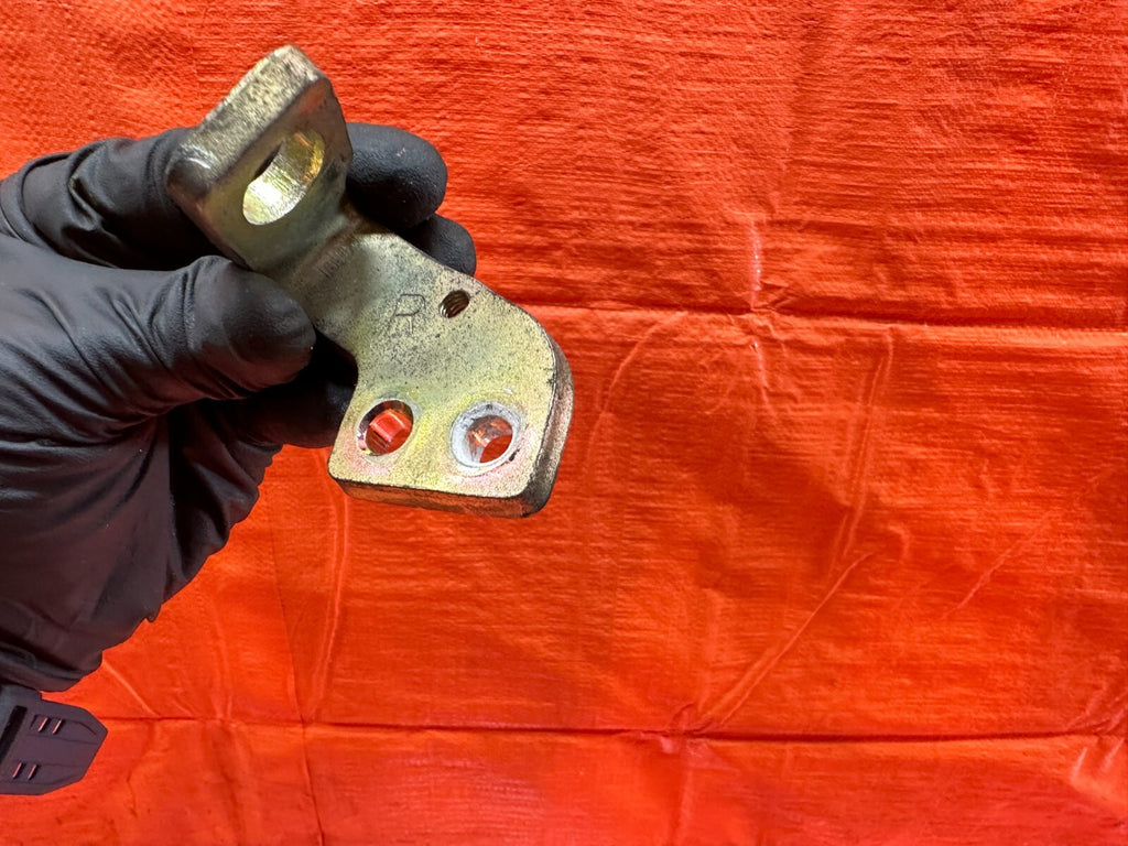 00 09 HONDA S2000   PASSENGER RIGHT REAR BRAKE CALIPER BRACKET   OEM #2243