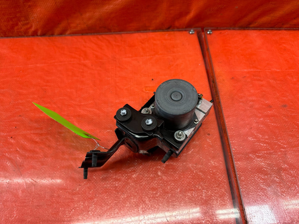 11 13 INFINITI G37 SEDAN RWD   ABS PUMP   NON SPORT   NON REAR ACTIVE STEERING4