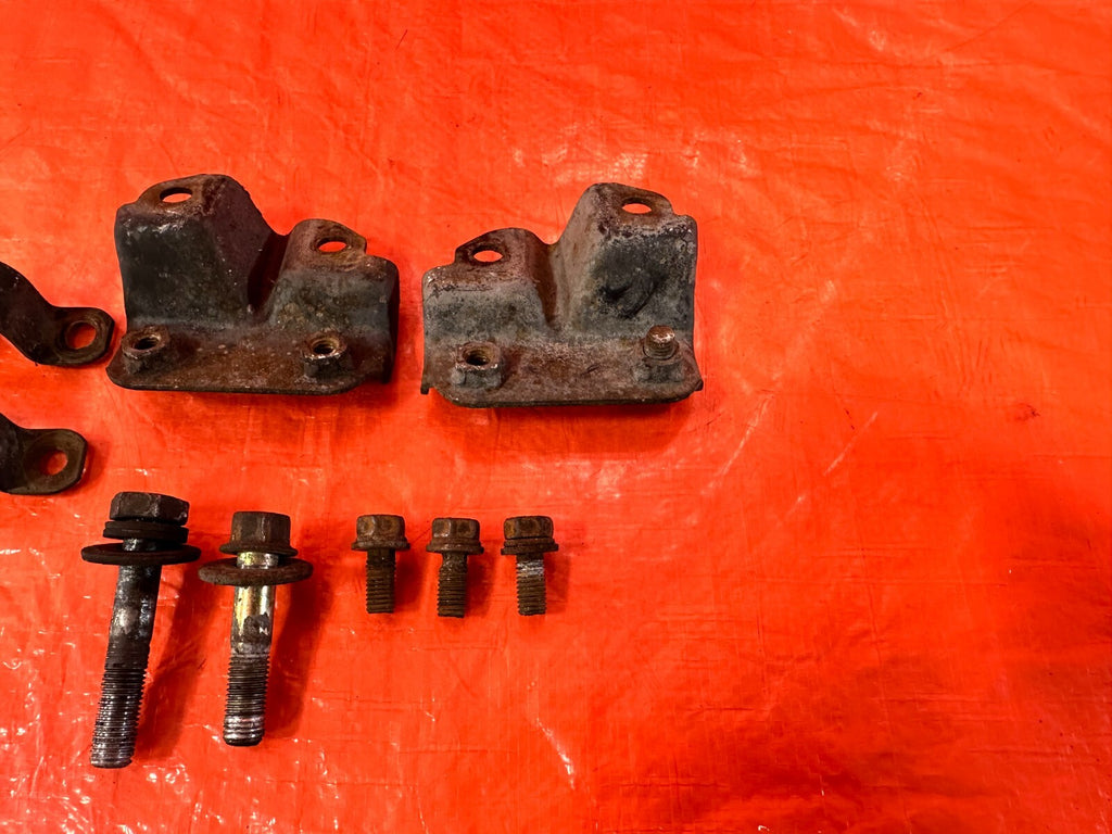 94 01 ACURA INTEGRA   REAR SWAY BAR BUSHINGS AND BRACKETS LEFT & RIGHT OEM #2812