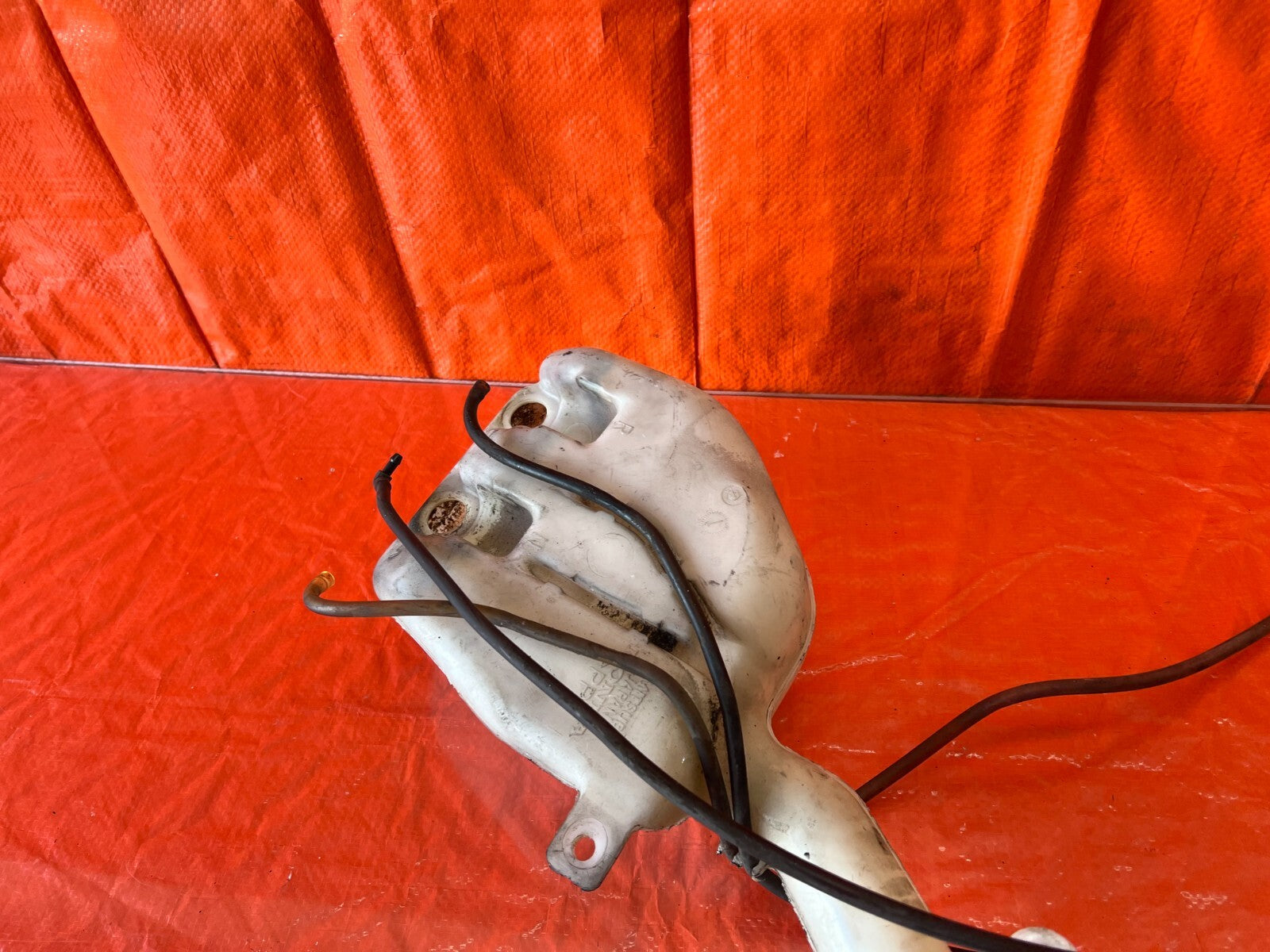 94 96 ACURA INTEGRA 2D   WINDSHIELD WIPER RESERVOIR WIPER TANK MOTOR  OEM #1449