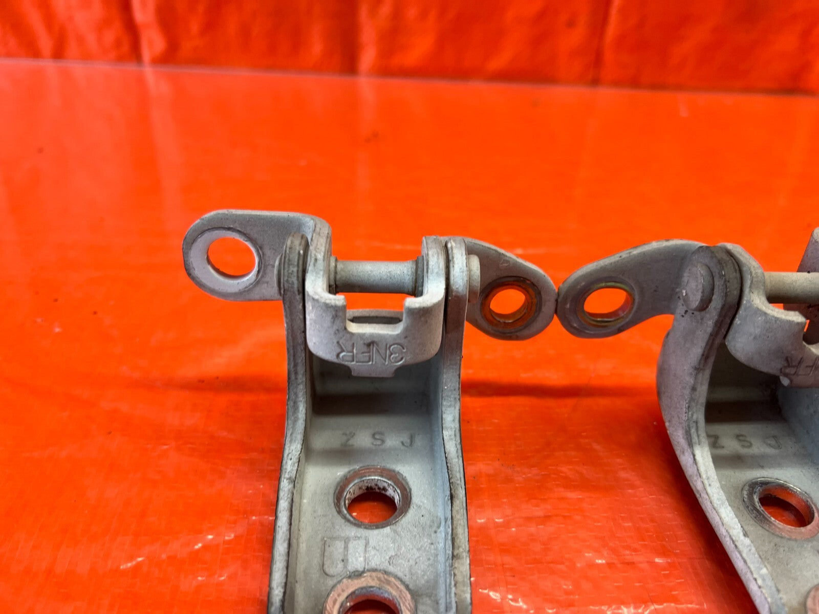 02 06 ACURA RSX   PASSENGER RIGHT FRONT DOOR HINGE SET UPPER LOWER   OEM #1406