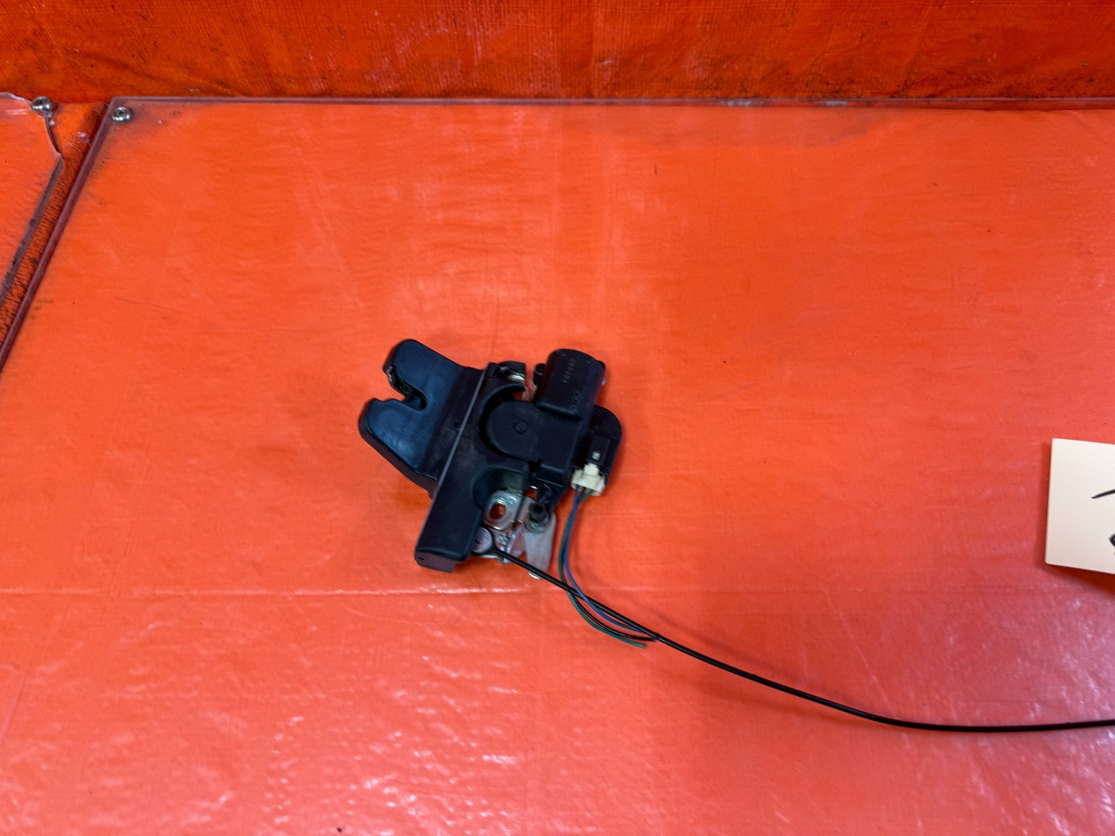 08 15 INFINITI G37 & Q60    2D COUPE   TRUNK LID LATCH LOCK ACTUATOR   OEM 3285