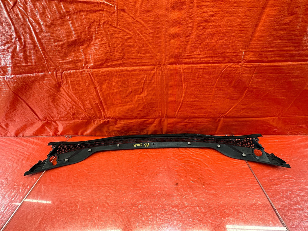 95 98 HONDA ODYSSEY   WINDSHIELD WIPER COWL TRIM PLASTIC   OEM FACTORY #19311