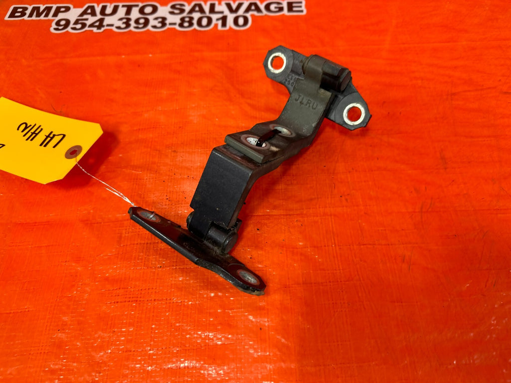 08 15 INFINITI G37 & Q60 2D   DOOR HINGE SET   UPPER & LOWER   LEFT SIDE OEM 2485