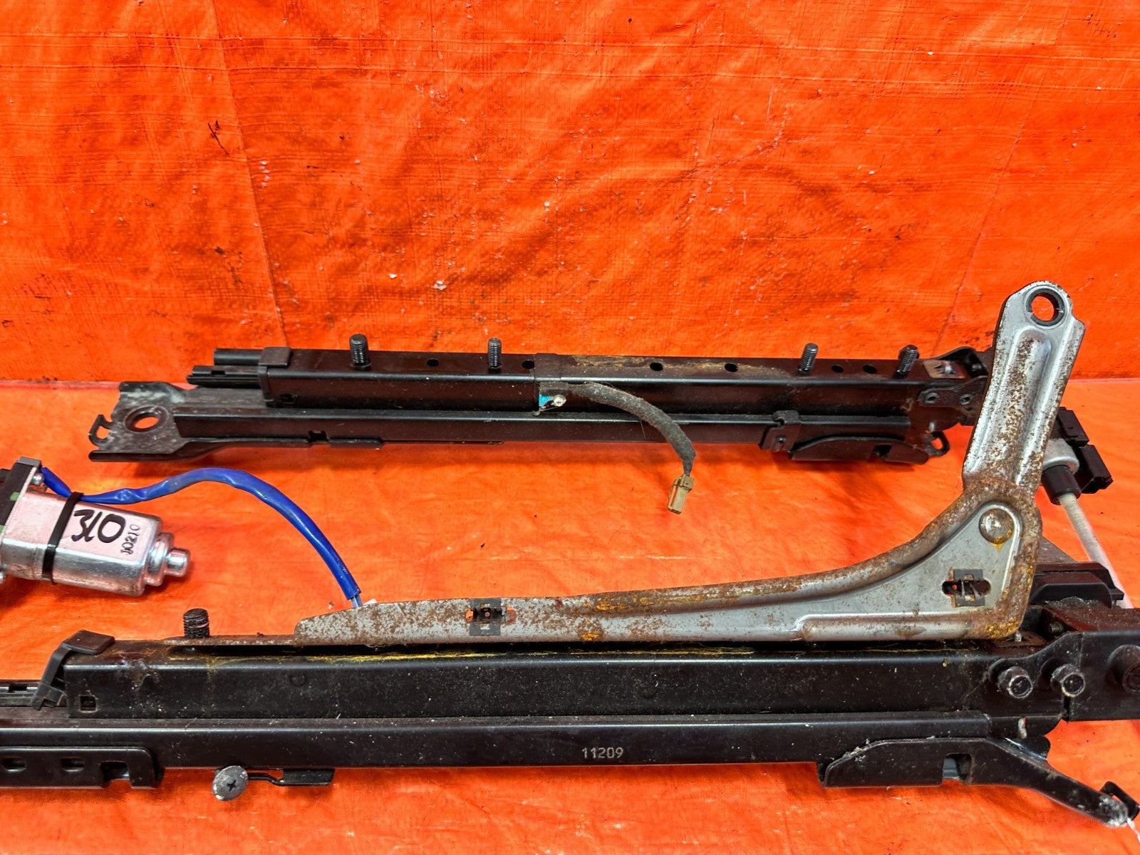 09 15 INFINITI G37 CONVERTIBLE SEAT RAIL PASSENGER RIGHT  W/ ALL MOTORS OEM 3102