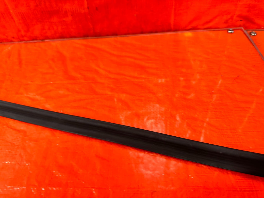 02 06 ACURA RSX   PASSENGER RIGHT FRONT DOOR GLASS SUB SEAL   OEM #28013