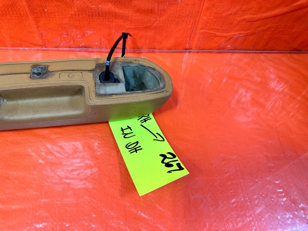 90 97 MAZDA MX 5 MIATA   PASSENGER RIGHT INTERIOR DOOR PULL HANDLE OEM #26711