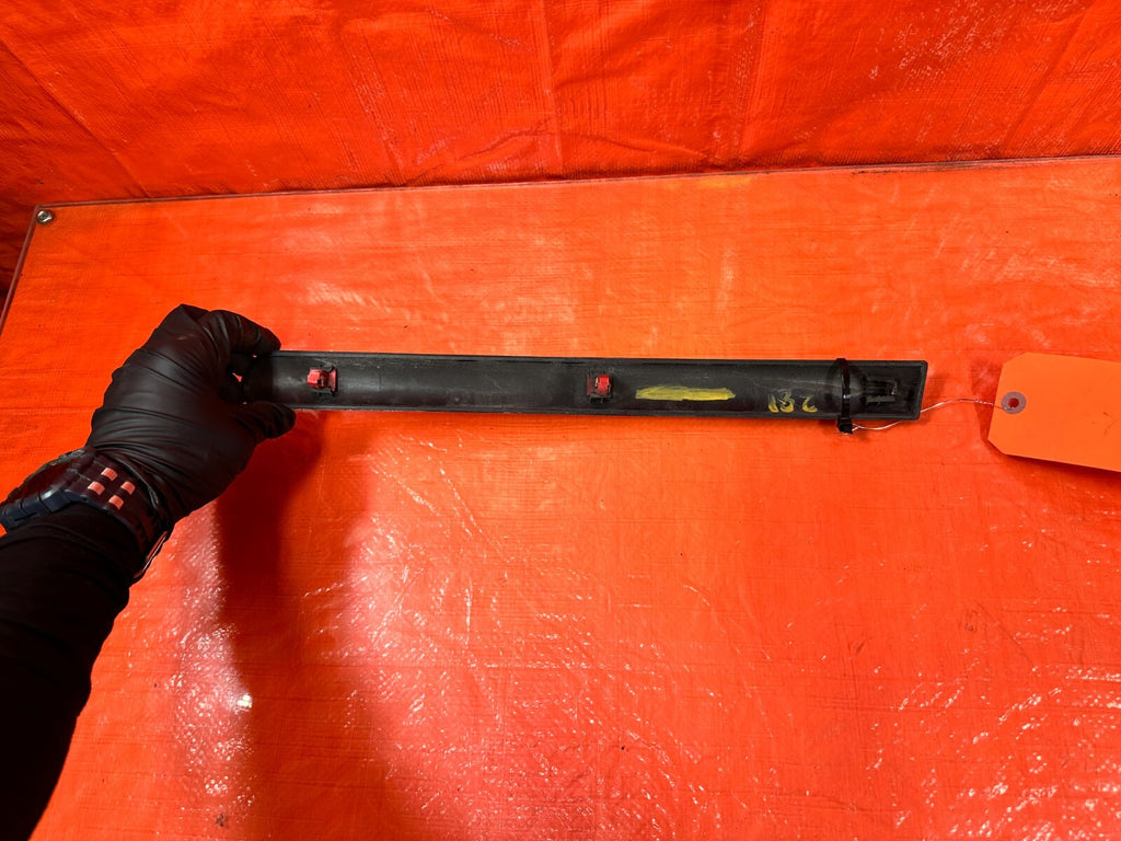94 01 ACURA INTEGRA 2D   PASSENGER RIGHT REAR QUARTER PANEL SIDE MOLDING OEM 2816