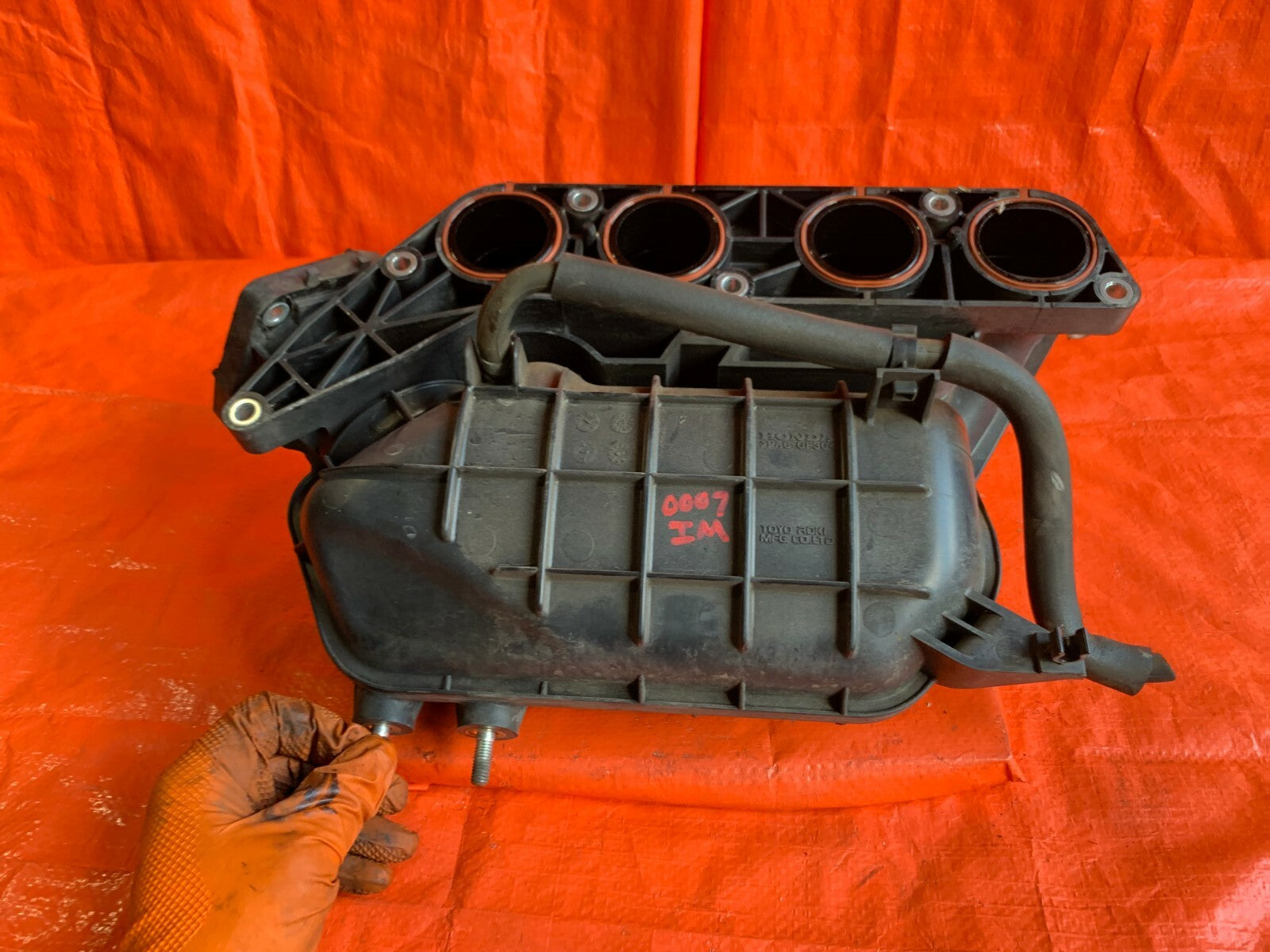 2009 09 ACURA TSX   K24Z3 UPPER INTAKE MANIFOLD   BLACK PLASTIC TOP PORTION5