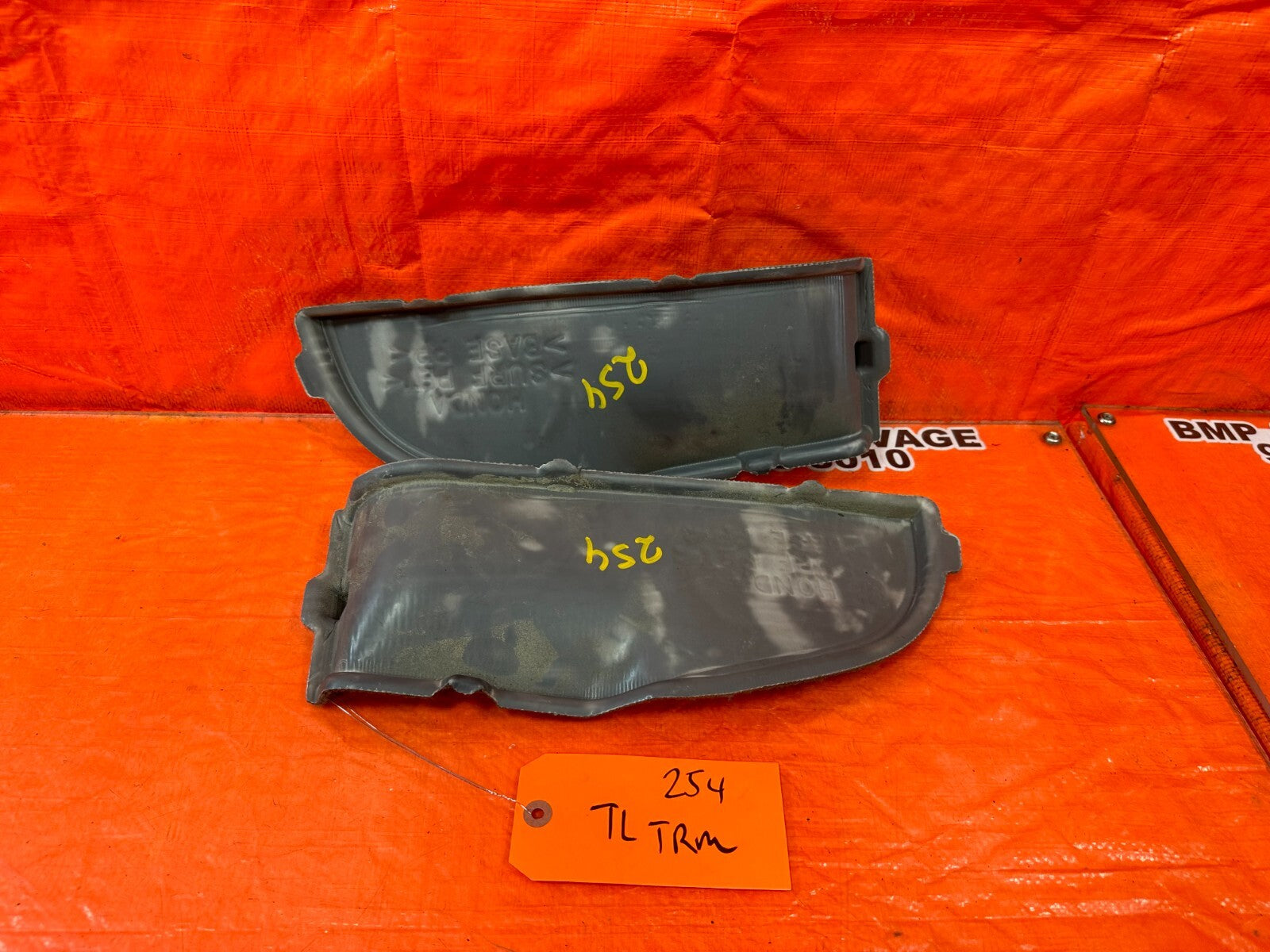 02 06 ACURA RSX   PASSENGER RIGHT TAIL LIGHT LAMP BULB COVER TRIM TAN   OEM #2545